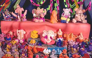 Ganapati idols made with clay